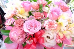 ５月１４日は母の日ですよ｜「サンフラワーショップ花門」　（宮城県多賀城市の花キューピット加盟店 花屋）のブログ